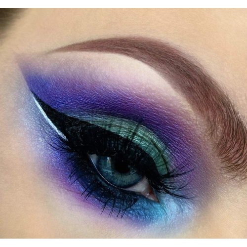 Concrete Minerals Eyeshadow, Silky- Smooth and Highly Pigmented, Longer-Lasting With No Creasing, 100% Vegan and Cruelty Free, Handmade in USA, 8 Grams Loose Mineral Powder (Peacock)