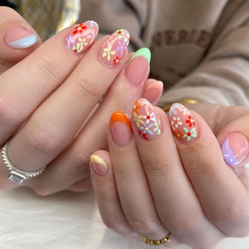 24 Pcs Almond Press on Nails Short Fake Nails French Tip False Nails with Flower Designs Acrylic Glue on Nails Spring Summer Stick on Nails for Women Girls Nail Art