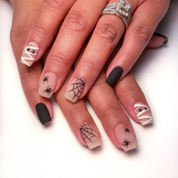 Halloween Press on Nails Short Medium Square Fake Nails with Spiders Web Mummy Designs Black Matte Acrylic Nails Glue on Nails Full Cover Artificial Stick on Nails for Women Girls Manicure Decor 24Pcs
