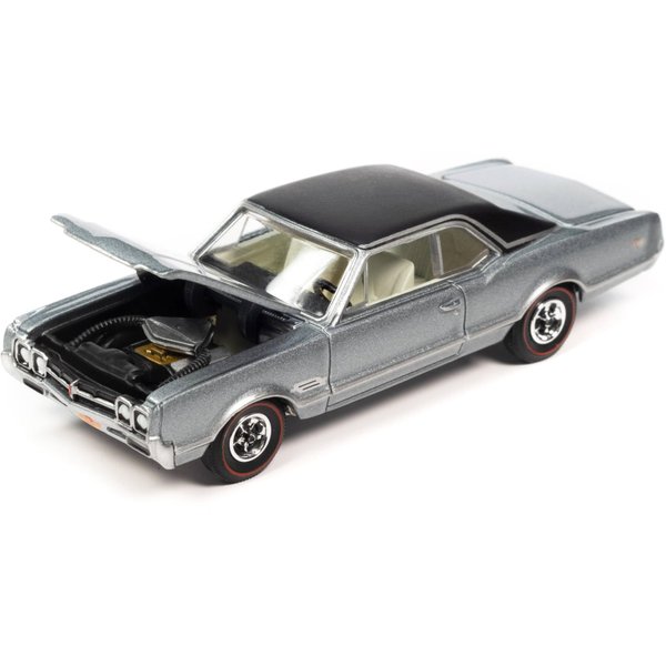 Auto World 64402 1:64 Vintage Muscle 1966 Oldsmobile 442 Series B Silver