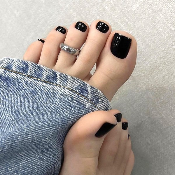 Acrylic Press on Toenails Short Fake Toenails Square Black Full Cover Toe Nails Glue on Glossy Fake Toe Nail Press ons Artificial Press on Toe Nails for Women Girls 24Pcs
