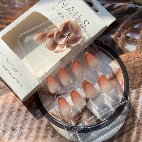Brown Press on Nails Short Almond False Nails Fall Oval Press on Acrylic Nails with Gradient Design Fake Nails Full Cover Glue on Nails Glossy Artificial Nails Winter Stick on Nails for Women 24Pcs