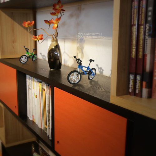 Mini Bike Finger Bike Finger Skateboard Set,Excellent Functional Miniature Toys Mini Extreme Sports Finger Bicycle Skateboard Cool Boy Toy Creative Game Toy Set Collections Cake Decoration (4PCS)