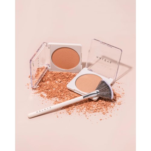 HALEYS Smoothing Highlighter Powder, Re-fract, Illuminating, Lightweight, Non-Caking, Smooths, Blurs, Long lasting, Nourishing & Skin-Softening, Infused with Spherical Powder, Macadamia Oil, V+CF