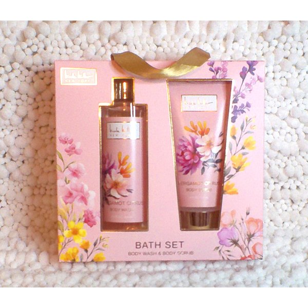 Nicole Miller Bath Set, Body Wash and Body Scrub Bergamot Citrus