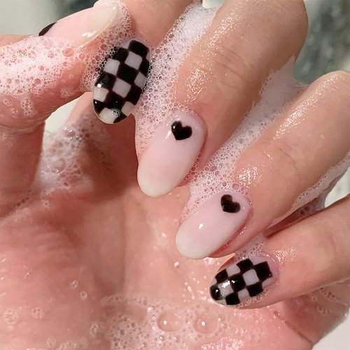 IMSOHOT 24Pcs Oval Press on Nails Short Glossy Fake Nails Checkerboard Black False Nails Rpund Glue on Nails Full Cover Acrylic Nails for Women