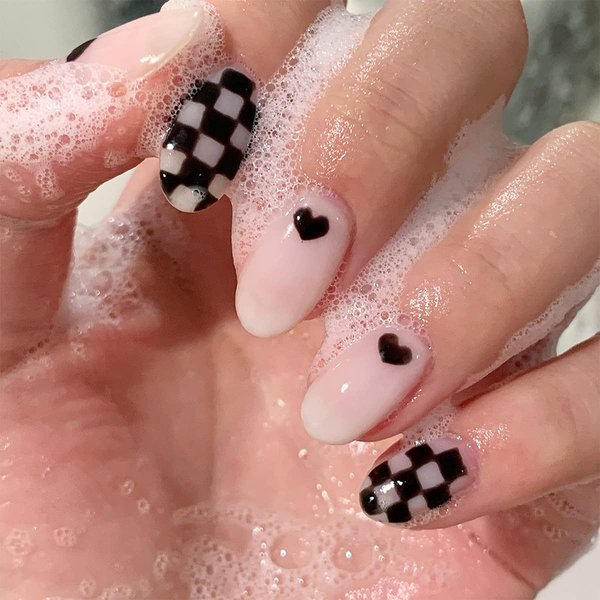 IMSOHOT 24Pcs Oval Press on Nails Short Glossy Fake Nails Checkerboard Black False Nails Rpund Glue on Nails Full Cover Acrylic Nails for Women