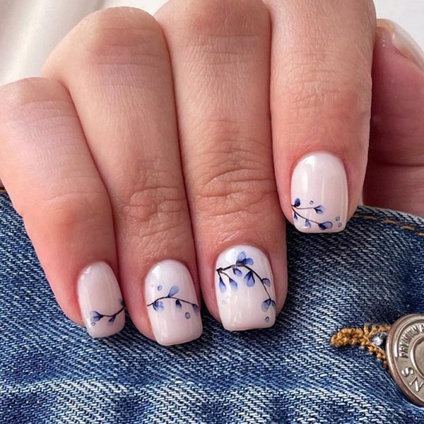Short Square Press on Nails Blue Gradient Flower Fake Nails Glossy Artificial False Nails Reusable Stick on Nails Full Cover Glue on Nails Natural Acrylic Nails for Women