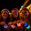 Fun Central 50 Pack Glow Sticks Bracelets Red, White & Blue in Bulk with Connectors- Patriotic Party Favors for Kids & Adults (Red, Blue, White)