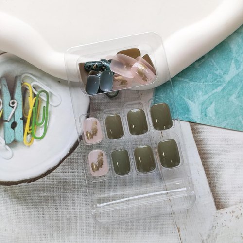 Press on Nails Short Square Fake Nails Green False Nails with Glitter Designs White Acrylic Nails Leopard Artificial Nails Full Cover Glue on Nails Glossy Stick on Nails for Women Girls