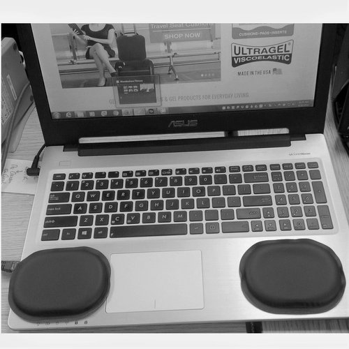 ULTRAGEL “OH SO Soft” Arm, Elbow, Wrist Rest Super Soft Gel Pad (4.30 Disc-Pair, Black)