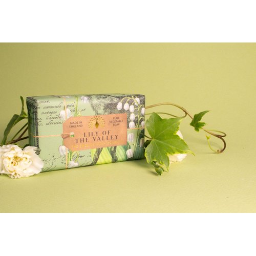 The English Soap Company Anniversary Wrapped Soap Bar, Luxury Lily Shea Butter Soap Bar, Moisturising Soap Bar for Face and Body, Lily of the Valley Scent 190g