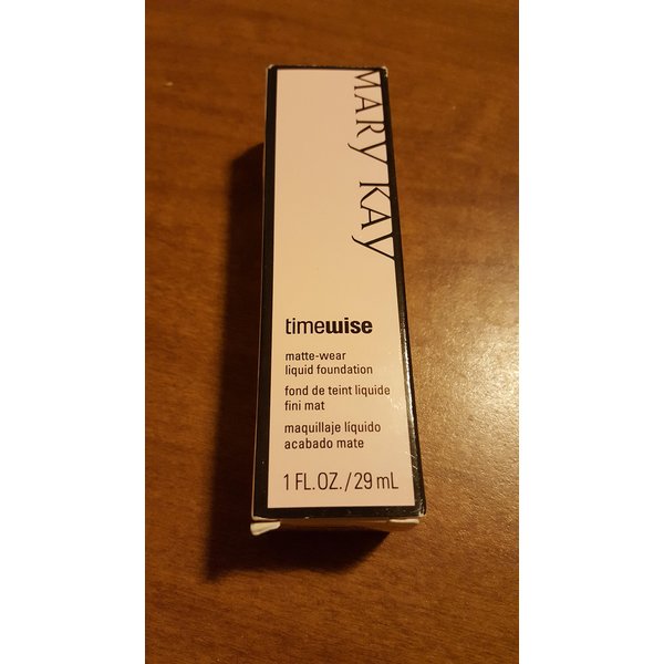 Mary Kay TimeWise Matte-Wear Liquid Foundation for Combination/Oily Skin (Ivory 5)