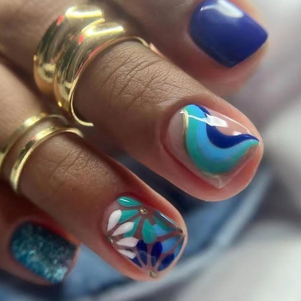 Press on Nails Short Square Fake Nails Acrylic Blue False Nails with Flower Stripe Designs Artificial Glitter Nails Full Cover Glue on Nails Stick on Nails for Women 24Pcs