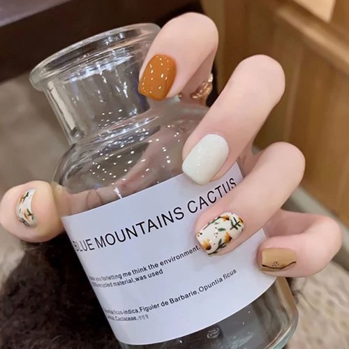 RikView Press on Nails with Flower Design Short Glossy Fake Nails Oval False Nails Full Cover Nails for Women and Girls 24PCS/Set(Short Oval)
