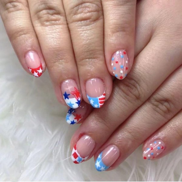 4th of July Press on Nails Short Almond Fake Nails French Tip Design Glue on Nails Wave Point Full Cover False Nails Blue Patriotic Stick on Nails for Independence Day Manicure Tips 24 Pcs