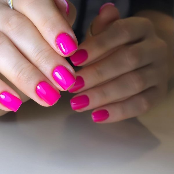Bellelfin 240pcs Short Press on Nails Hot Pink Full Cover Short Square Fake Nails Glossy Acrylic Artificial False Nail Tips with 5 Sheets Adhesive Glue Tabs for Women and Girls Fingernails Design