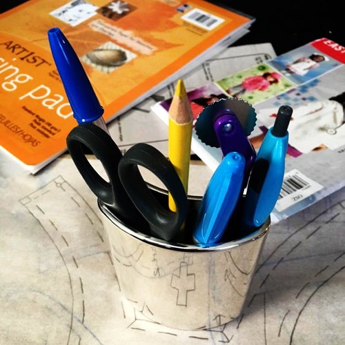 Enhance Your Desk Organization with the Elegant Silver Plated Pencil/Pen Holder: Desk Organizer for Office Desk Accessories - Stylish Pencil Cup Holder and Pen Stand of Desktop Organizer