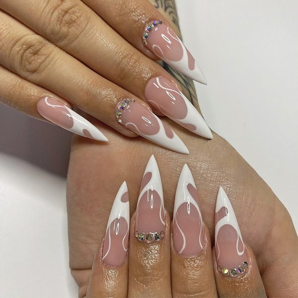 White French Tip Press on Nails Stiletto Fake Nails Long False Nails with Rhinestone Designs Nude Pink Acrylic Nails Full Cover Stick on Nails Glossy Artificial Nails for Women Manicure Decorations