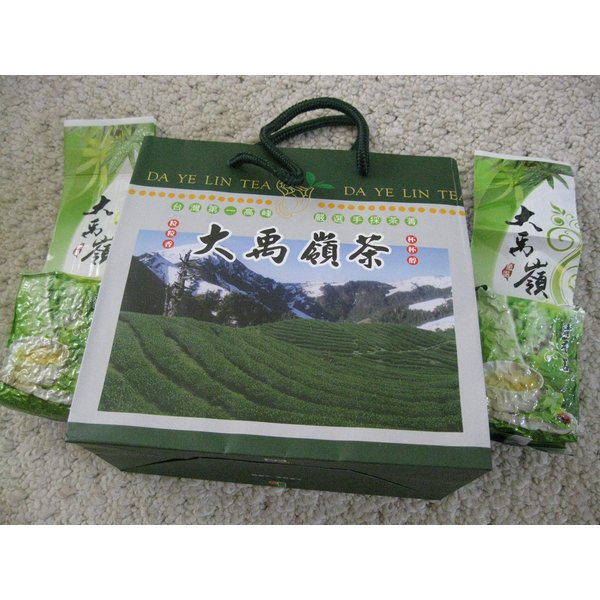 2 X 5.5 Oz (160 g) vacuum sealed bag of Taiwan Da-Yu-Ling (Da Yu Mountain) Winter Green Tea - Taiwan High Mountain Grown Tea Premium Quality Tea.