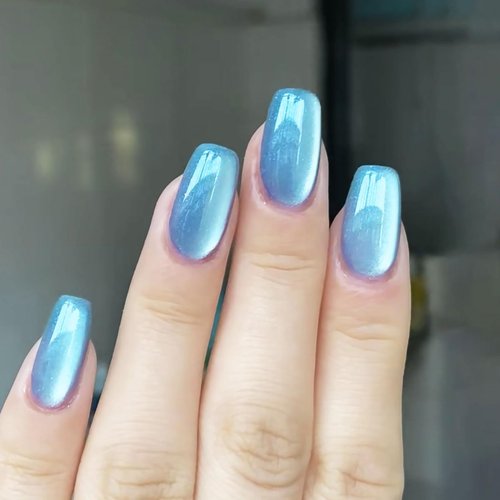 24Pcs Light Blue Press on Nails Cat Eye Fake Nails Medium Square Fake Nails with Glitter & Gradient Design Full Cover Stick on Nails for Women and Girls Glossy Acrylic Nails Jelly Press on Nails