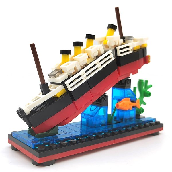 MIKEMENG 247pcs MOC RMS Cruise Sank Titanic Break in Half Toy Building BlocksWith Case Building Blocks Ship Boat Kits Model Construcrion Sets
