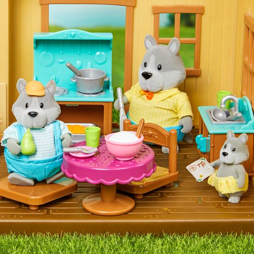 Li’l Woodzeez –Country Kitchen Set – 30Pcs Miniature Dollhouse Furnitures & Accessories – Pretend Play Food – Gift Toy for Kids 3 Years +