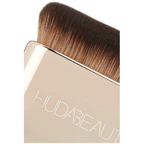 Huda Beauty Body Brush (For Body Highlighters) Body Brush BLUR & GLOW