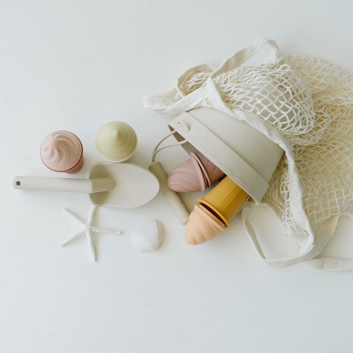 Marlowe & Co Silicone Ice Cream Toy Beach Set, Silicone Bucket, Shovel, 4 Ice Cream Cone Sand Molds, Beach and Pool Toy (Natural Sunset)