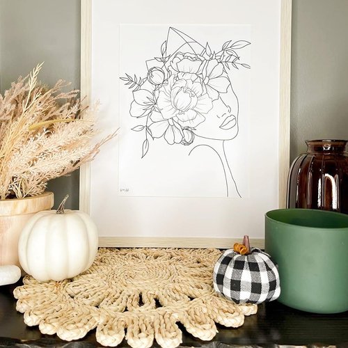 IcosaMro Round Woven Placemats for Dining Table Set of 4 11 Inch Small Natural Braided Rattan Tablemat Hollow Wicker Charger Plates for Holiday Thanksgiving Christmas Kitchen Table Mat, Beige