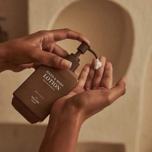 VILLAGE11FACTORY Will Comfort Hand and Body Lotion, Premium Body Care Aromatherapy Hinoki Scent (300ml/10.14 fl.oz.)