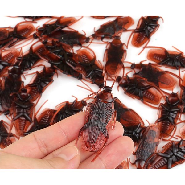 Cooplay 30PCS Prank Fake Cockroach Roach Insects Mock Joke Toys Prank Scary Trick Bugs for Halloween Party April Fools' Day