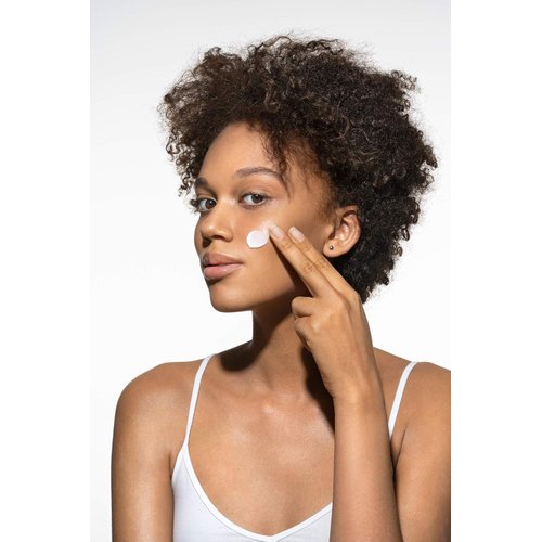 Acure Seriously Soothing Day Cream - Daily Hydrating Facial Cream - Moisturizer for Dry to Sensitive Skin from Argan Oil & Sunflower Amino Acids with Organic Chamomile - Vegan, Unscented - 1.7 Fl Oz