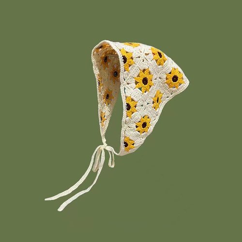 GSHLLO Floral Crochet Hair Bandana Boho Flower Head Scarf Knitted Daisy Hair Scarves Vintage Triangle Hair Kerchief for Women Girls Beige