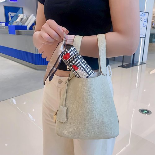 RILOST 2Pcs Lipstick Case, Leather Diamond Lip Gloss Lipstick Organizer, Keychain Mini Lipstick Holder Bag, Girls Travel Lipgloss Makeup Storage for Lipstick Lip Gloss Cosmetics (Black, White)