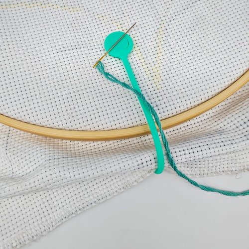 4 pcs Needle Minders Magnetic Cross Stitch Fabric Clips, Macron Color Magnetic Needle Minder, Perfect Cross-Stitch Embroidery and Needlework Accessories, Ideal Gift for Craft Enthusiasts