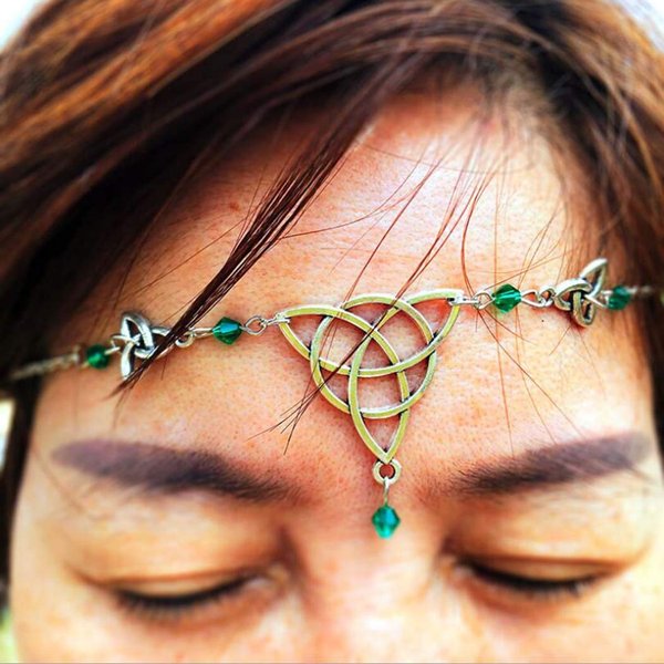 Aularso Boho Head Chain Silver Forehead Chain Irish Knot Hair Chain Crystal Headpieces Jewelry Hollow Headband Halloween Hair Accessories for Women and Girls (Green)