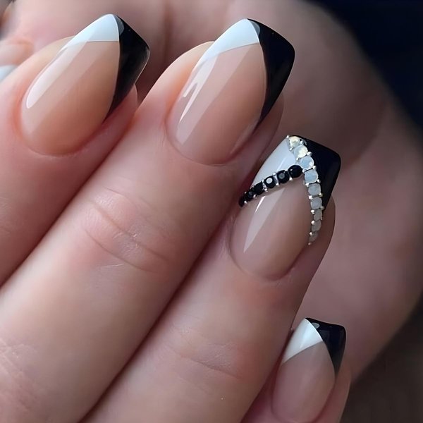 Coffin Press on Nails Short Square Fake Nails with Black&White French Tip Nails Designs Glossy False Nails with Glue on Nails Press Ons Artificial Nails for Women,24Pcs Short Square False Nail Tips