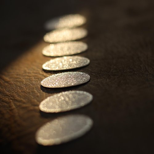 Grip for Guitar Picks,0.6mm Thin Anti-slip Guitar Pick Grip Non Sticky Feeling(50 Pcs)