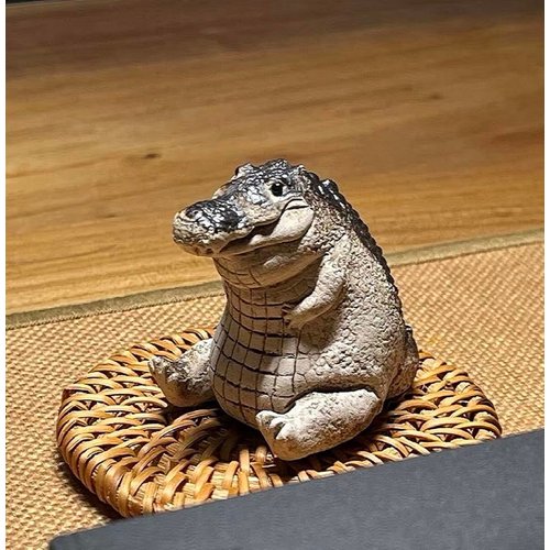 Handmade Crocodile Figurine Tea Pet, Tea Set Accessories Tea Ceremony Desk Pet, Animal Ornament Gifts for Tea Lover Friends Chritmas Party Favors