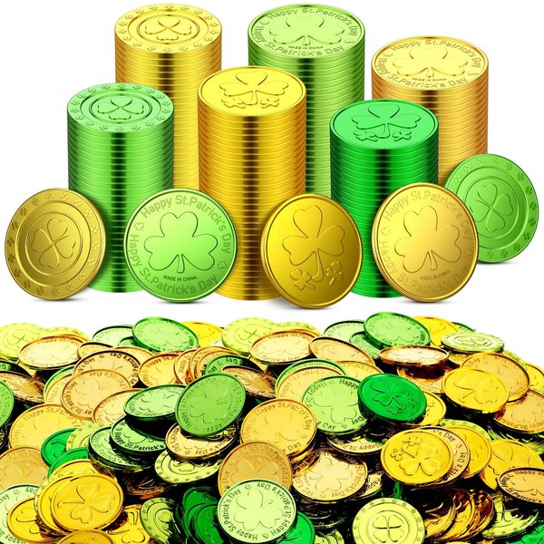Sanwuta 600 Pieces St. Patrick's Day Gold Coins Plastic Gold Green Lucky Coins St Patricks Day Decorations 3 Leaf Clover Coins Shamrock Leprechaun Coins for Party Table Decorations Supplies