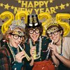 DMIGHT New Years Eve Party Supplies 2025, New Years Decorations, Party Favors Including Ballons, Banner, Top Hats, Headband Tiaras, Horns, Squawkers, Glasses, Leis Necklaces