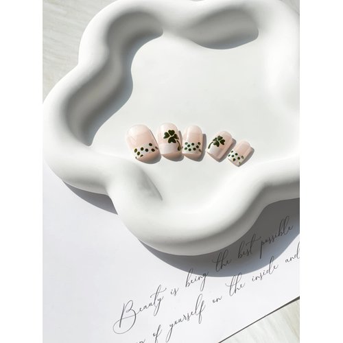 St. Patrick's Day Press on Nails Short Square Fake Nails French Tip Green Shamrock Designs Glossy Artificial Acrylic Nails Nail Decorations for Women Girls