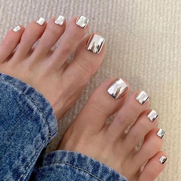 MISUD Chrome Press on Toenails Glossy Fake Toe Nails Glue on Toenails Flash Acrylic Toe Fake Nails Metallic Silver Stick on False Toenails with Design Full Cover Press-on ToeNails for Women 24pcs