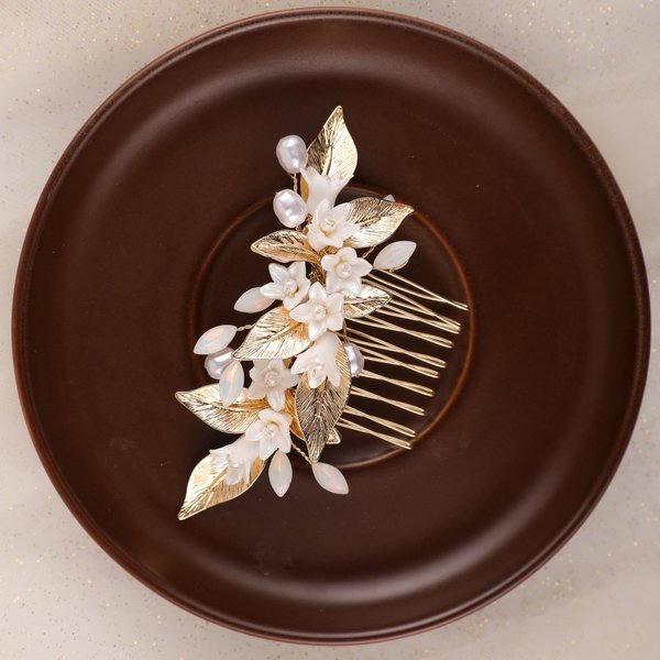Handmade Ceramic Flower Wedding Hair Accessories for Women Rhinestone Pearl Gold Alloy Leaf Wedding Hair Comb Bridal Jewelry Trendy Wedding Headpiece for Bride