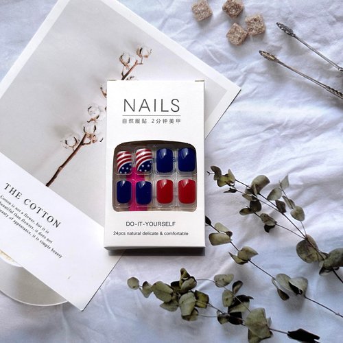 Independence Day Press on Nails Short Square Fake Nails American Flag Designs False Nails Glossy 4th of July Red Blue Acrylic Nails USA Patriotic Full Cover Glue on Nails for Women and Girls