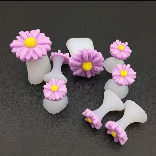 BlingKingdom 16pcs Daisy Toe Separators Silicone for Pedicure Nail Polish Gel Foot Toe Spacers Pedicures Nail Art Tools