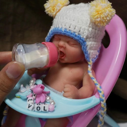 7 inch Full Body Silicone Baby Dolls Girl，Mini Realistic Newborn Baby Doll Real Life Miniature Baby Doll with Feeding Accessories