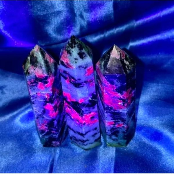 Ruby in Zoisite Point (UV Reactive) s4,5,6