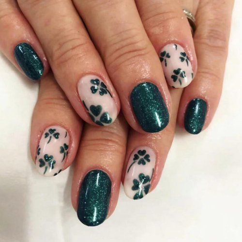 24pcs St. Patrick's Day Press on Nails Short Oval Petite Acrylic Fake Nails with Green Glitter Four Leaf Shamrock Design Square Glue on Nails False Nails for Women Irish Holiday Nail Decorations Gift